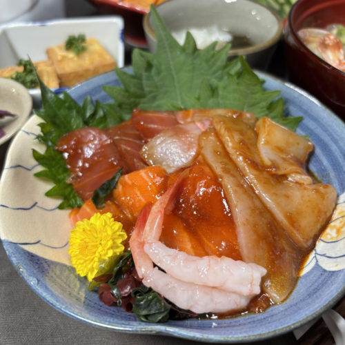 Spicy Seafood Bowl / ピリ辛海鮮丼