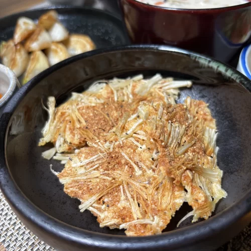Enoki and Melted Cheese Crisps / エノチー