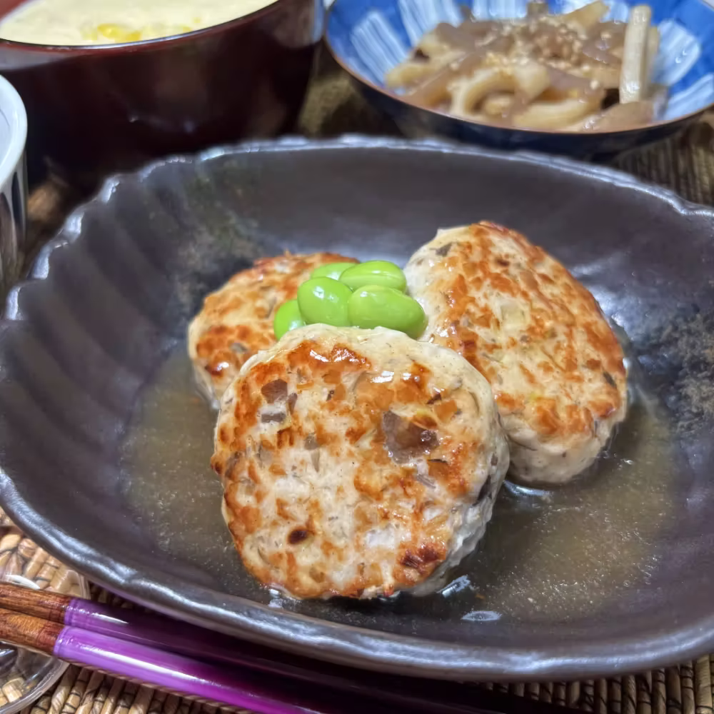 Chicken and shimeji mushroom hamburger steak with soy-based gravy