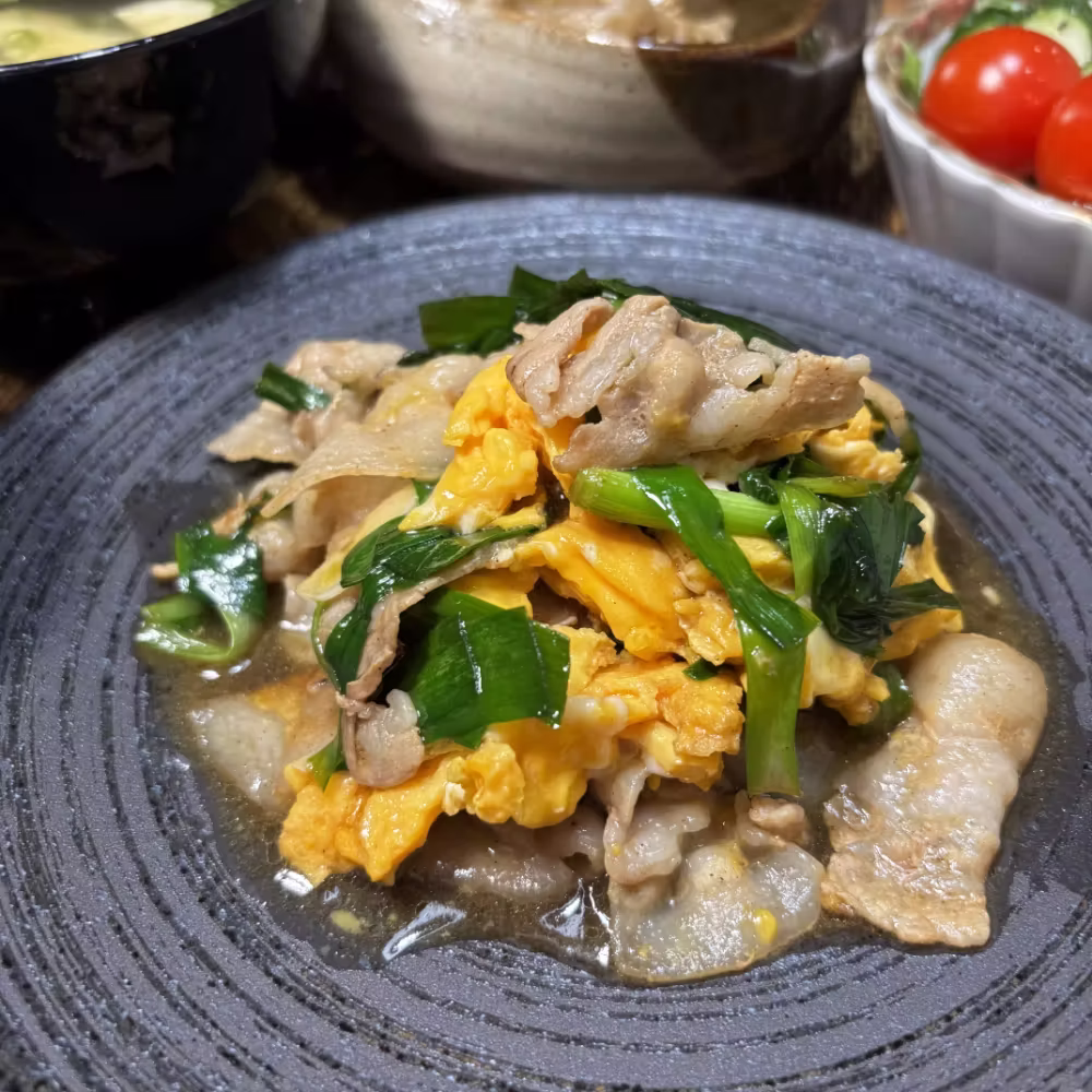 Stir-Fried Pork with Garlic Chives and Egg