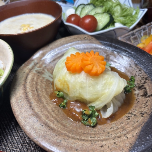 Cabbage Rolls with Spiced Curry Sauce