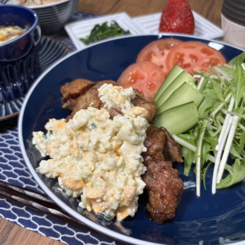 Fried Chicken with Sweet and Sour Vinegar Sauce and Tartar Sauce
