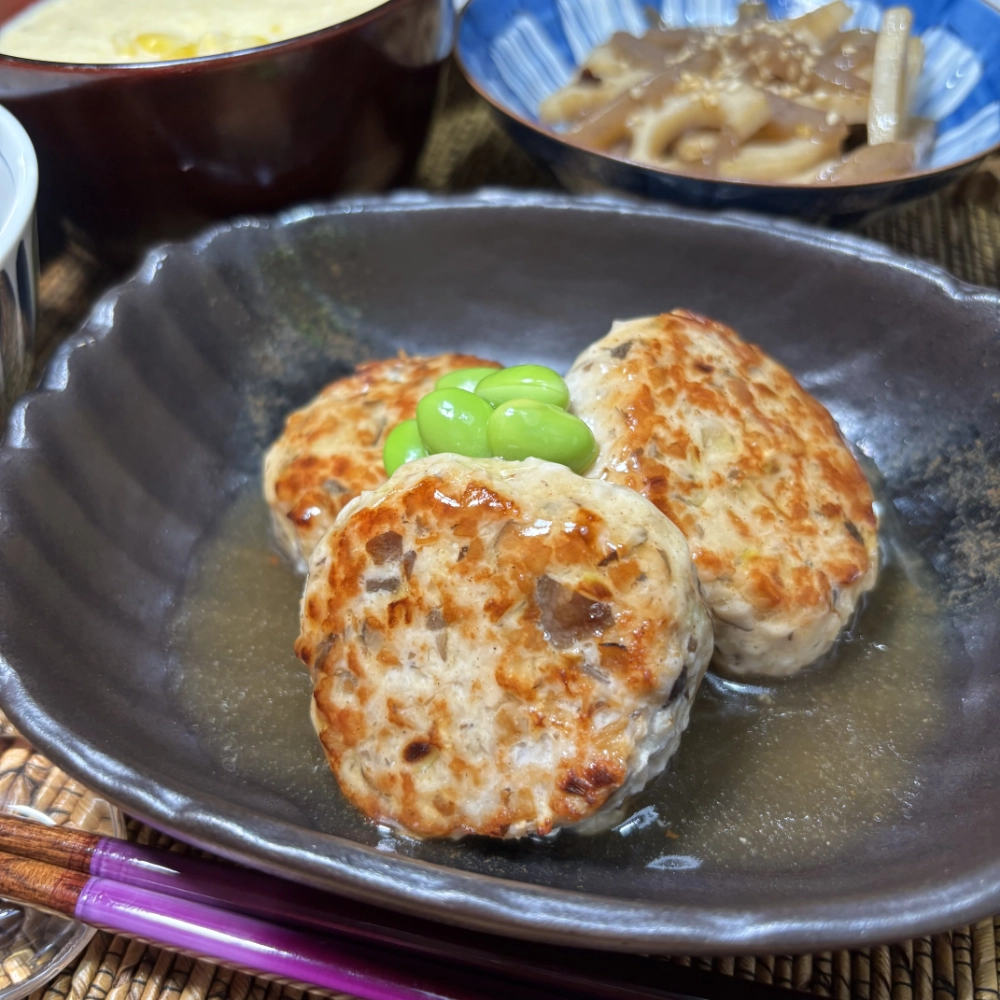 Chicken and shimeji mushroom hamburger steak with soy-based gravy