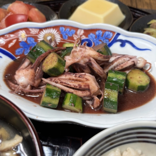 Stir-Fried Squid  and Cucumber in Oyster Sauce