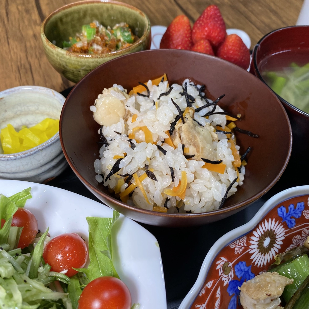 Mixed Rice with Scallops, Hijiki Seaweed, and Carrots