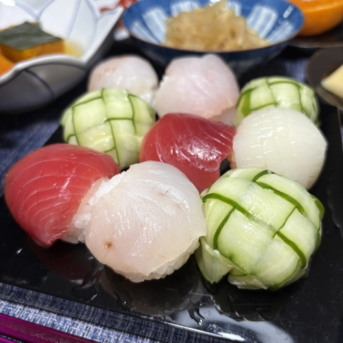 Mini ball sushi
